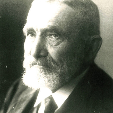 Schwarz-weiß Portrait von Firmengründer Alois Paul